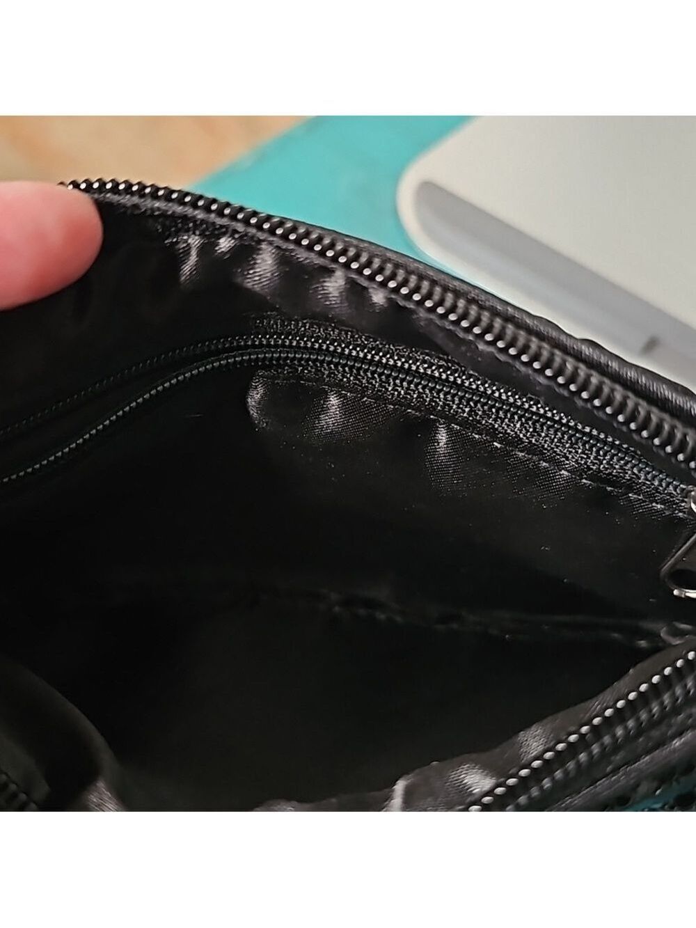 Black sequined clutch - Picture 5 of 7